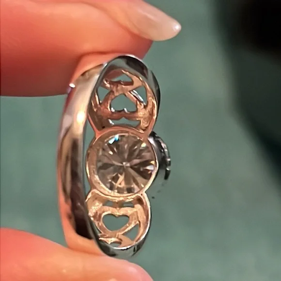 2ct moissanite heart ring. - Picture 5 of 7